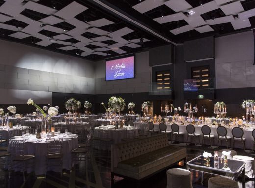 Floral bouquets and decor for wedding tables (3)