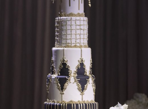 wedding cake and bouqet decor