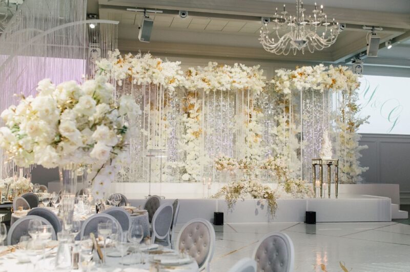 How to Choose Wedding Flowers and Arrangements